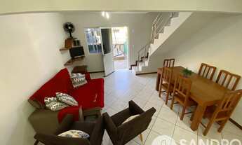 Imagem 2: Confortável Sobrado Duplex com 2 quartos, localizado apenas 40 metros da praia de Bombas