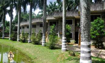 Imagem: HOTEL EM FUNCIONAMENTO EM MEIO A NATUREZA