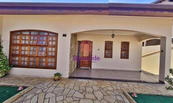 Imagem: CASA COM PORTEIRA FECHADA PARA VENDA, LOCALIZADA