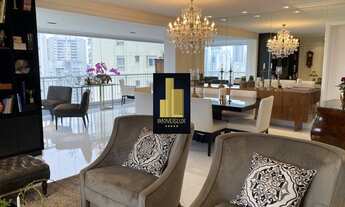 Imagem: Apartamento de luxo reformado, com varanda