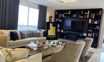 Imagem 2: Apartamento de luxo reformado, com varanda gourmet, 4 suítes e 4 vagas de garagem no coraç