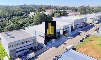 Imagem 2: Galpão Comercial de Alto Padrão para Locação em Cotia-SP - Sítio Boa Vista: 2 Salas, 5 Ban