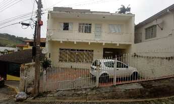 Imagem: 4 dormitórios, 2 banheiro, 3 vagas na garagem