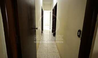 Imagem 4: Casa espaçosa à venda em São José do Rio Preto-SP, no Parque Estoril, com 4 quartos, 2 sal