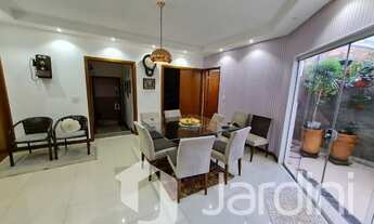 Imagem: Lindo sobrado com ótima localização em