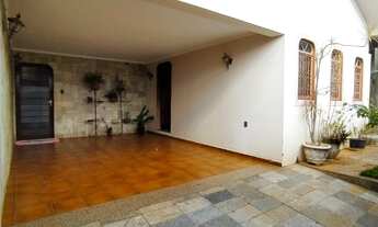 Imagem: Vende-se bela residência na Avenida Alagoas