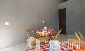 Imagem: Casa Residencial com Cômodo Comercial no