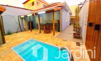 Imagem: Casa Residencial com Piscina a Venda no