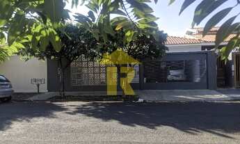 Imagem: Casa à venda no Centro de Bady Bassitt-SP