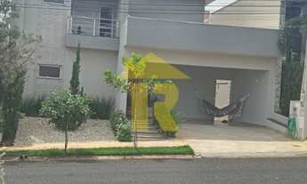 Imagem: Casa em Condomínio com 3 suítes e 196m²