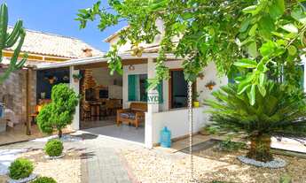 Imagem: Casa à venda linear com placa de energia