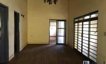 Imagem 3: Casa para venda no Centro de Ribeirão, na Rua Tibiriça, ótima localização, vocação comerci