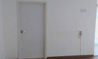 Imagem 2: SALA NOVA DE 40M² COM 02 BANHEIROS E SACADA. EXCELENTE ILUMINAÇÃO E VISTA PRIVILEGIADA, PÉ