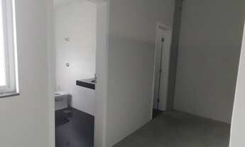 Imagem 7: Galpão Comercial de 460m² na Vila Lucy, Sorocaba-SP: 2 Salas, 4 Banheiros e 5 Vagas de Gar