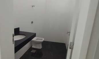 Imagem 6: Galpão Comercial de 460m² na Vila Lucy, Sorocaba-SP: 2 Salas, 4 Banheiros e 5 Vagas de Gar