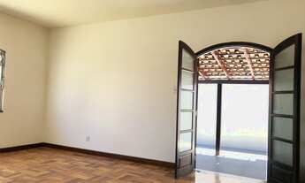 Imagem 2: Casa para aluguel no Montese, 3 Quartos (1 suíte), despensa, edícula e quintal