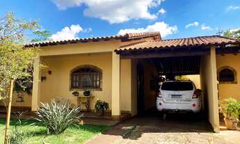 Imagem: Casa à Venda, 4 quartos, sendo 2 suites