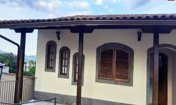 Imagem: Casa à Venda, 4 quartos (2 suítes), quintal