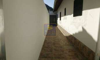 Imagem 2: Casa à venda em Mongaguá-SP, bairro Balneário Itaóca: 2 quartos, 1 suíte, 1 sala, 2 banhei