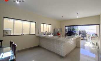 Imagem: CASA LINEAR COM 4 QUARTOS SENDO 2 SUITES