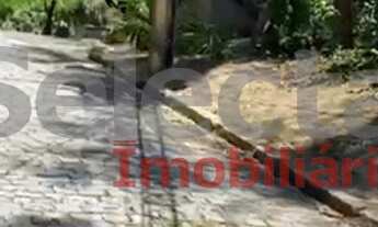 Imagem 4: Terreno com 10,25 metros de frente, 10 metros de fundo, 24,50 metros de comprimento à dire