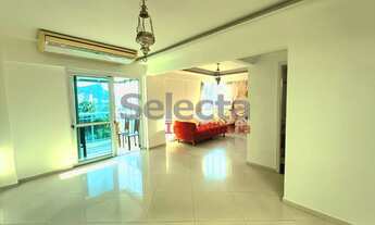 Imagem 3: Cobertura duplex no Humaitá é uma joia rara, oferecendo vistas deslumbrantes da Lagoa Rodr