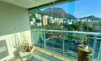 Imagem 4: Cobertura duplex no Humaitá é uma joia rara, oferecendo vistas deslumbrantes da Lagoa Rodr