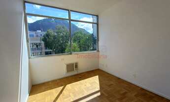 Imagem 4: Cobertura duplex de 156m² espaçosa, com boa iluminação e localizada em uma rua tranquila