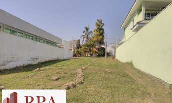 Imagem: Terreno localizado próximo à portaria