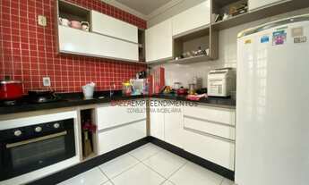 Imagem: Casa à venda com 3 quartos e corredor lateral