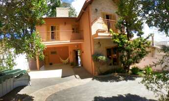 Imagem: More nessa casa no centro de Poços de Caldas