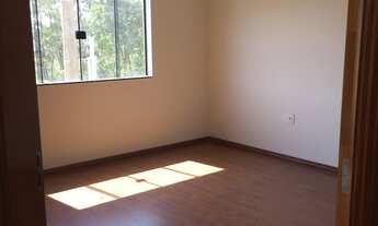 Imagem 6: Parte inferior: 2 vagas de garagem, sala e cozinha integrada, quintal, área de serviço, l