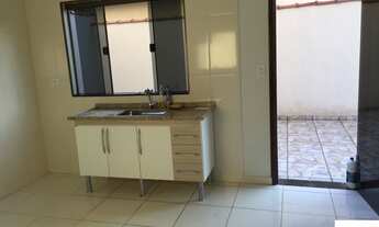 Imagem 4: Parte inferior: 2 vagas de garagem, sala e cozinha integrada, quintal, área de serviço, l