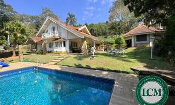 Imagem: Casa com 6 quartos e quiosque