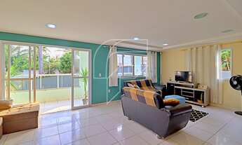 Imagem 7: Casa Triplex com 6 quartos à venda, varandas, lazer com churrasqueira, à poucos metros da