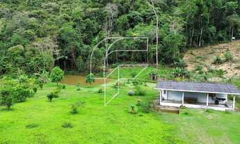 Imagem: Área plana com lago à venda em Buenos