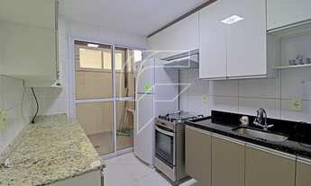 Imagem 6: Apartamento com área lateral de 2 quartos, Aluguel anual sendo 1 suíte, a venda na Praia