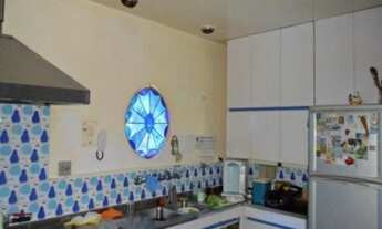 Imagem 7: Casa Padrão, vista panorâmica, com amplo living, sala de lareira, sala de jantar, 3 dormit