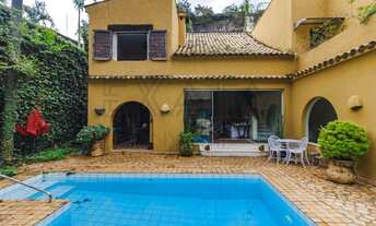 Imagem 6: Luxuosa Casa à Venda na Praça Vinícius de Moraes, Morumbi, São Paulo-SP: 4 Quartos, 3 Suít