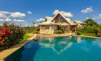 Imagem 2: Luxuosa casa em condomínio à venda em Campos do Jordão-SP 5 quartos, 5 suítes, 5 salas, 7