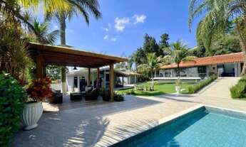 Imagem 4: Casa à venda no Condomínio Chácara das Paineiras II Granja Viana-SP. Completa e impecável