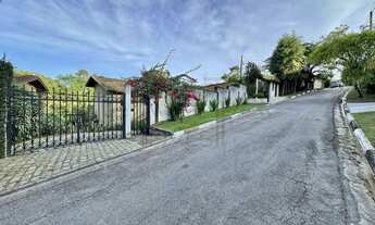 Imagem 2: Imperdível Casa à venda no Condomínio Chácara dos Lagos na Granja Viana-SP, com 3 Quartos