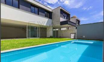 Imagem: Casa de Luxo em Condomínio Fechado à Venda