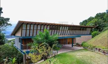 Imagem 3: Casa de Luxo com pé na areia à Venda em Condomínio em Ubatuba-SP: 4 Quartos, 4 Suítes, 6 S