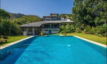 Imagem: Casa com vista fantástica para o mar, à