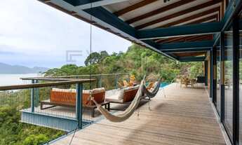 Imagem 7: Casa de Luxo com pé na areia à Venda em Condomínio em Ubatuba-SP: 4 Quartos, 4 Suítes, 6 S