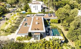 Imagem: Casa de luxo à venda em condomínio de