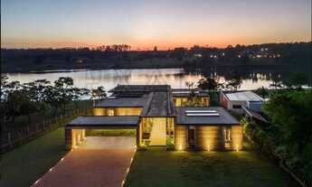 Imagem: Casa de Luxo em Condomínio à Venda em