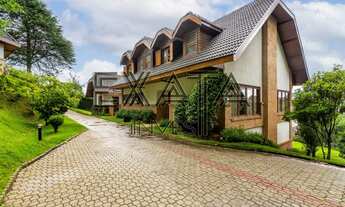 Imagem 1: Casa Alto Padrão à venda no Jardim das Pérolas, Campos do Jordão, com amplo living para v