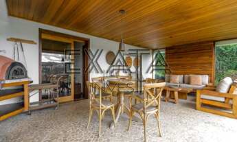 Imagem 4: Casa Alto Padrão à venda no Jardim das Pérolas, Campos do Jordão, com amplo living para v